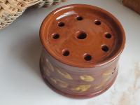 Redware Soap Dish with Slip Decoration, Pied Potter Hamelin