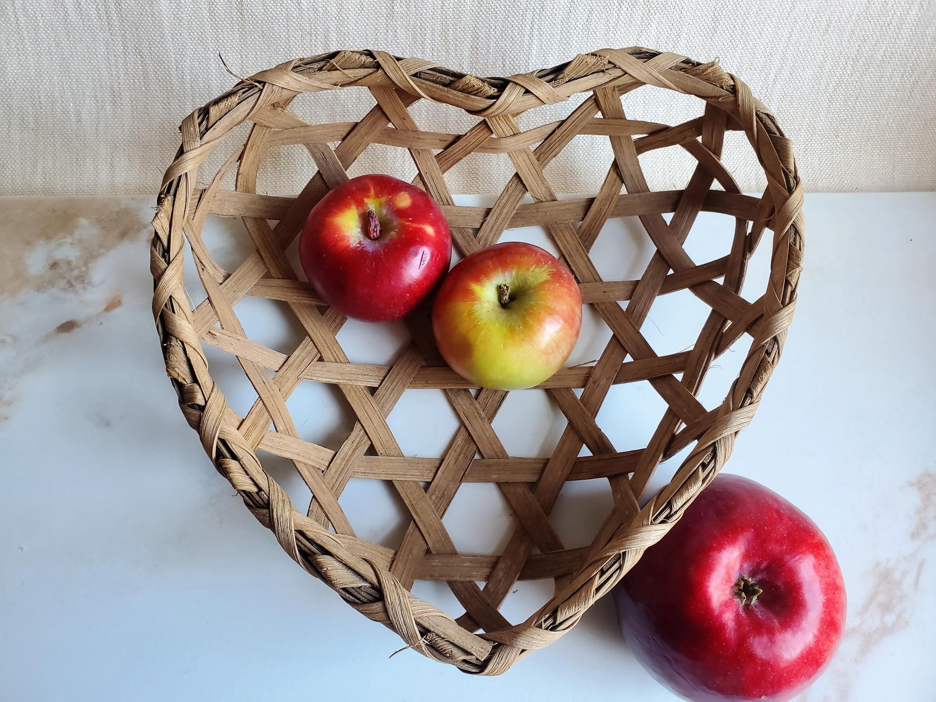 Heart Shaped Shaker Style Splint Basket