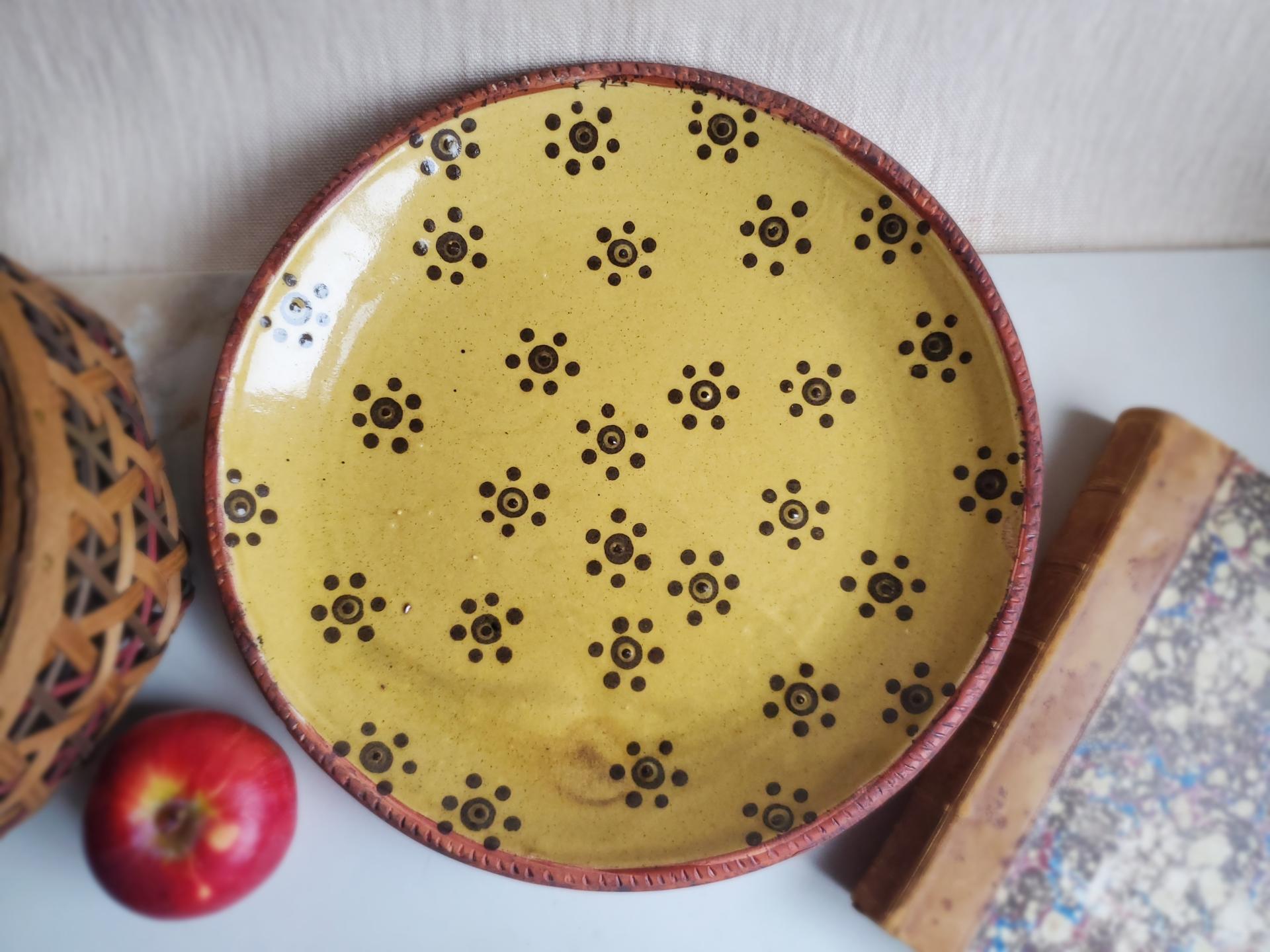 Redware 11 in Plate with Black and White Dots Pattern