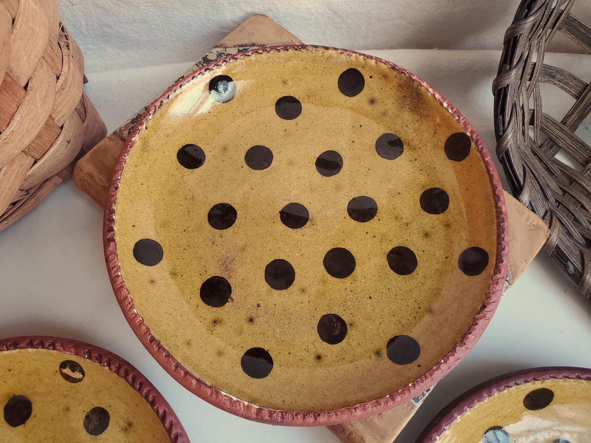 Redware 7 in. Plate Black Dots Decoration, Antiqued (b)